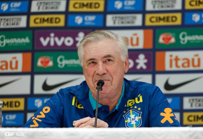 Jogo marca a estreia do téncnico Carlo Ancelotti - 