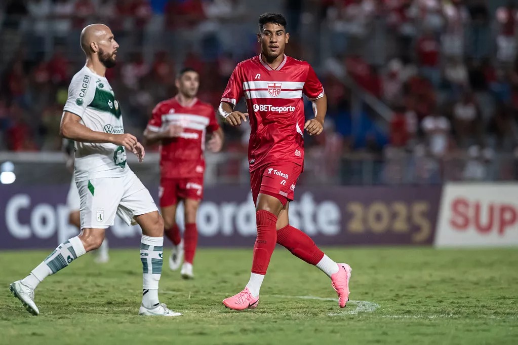 Imagem - Paysandu encaminha acerto com o volante Nathan Melo, do CRB