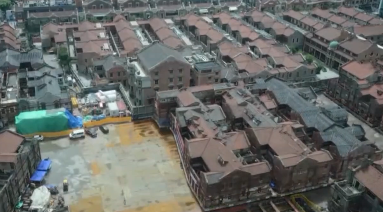 Imagem - Vídeo: prédios centenários de 7,5 mil toneladas são movidos com ajuda de 400 robôs em Xangai