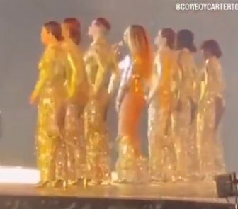 Imagem - Vídeo: calça de Beyoncé cai durante show e reação da cantora surpreende
