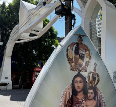 Imagem - Após reforma, arcos de Nazaré são recolocados próximo à praça Santuário, em Belém; assista