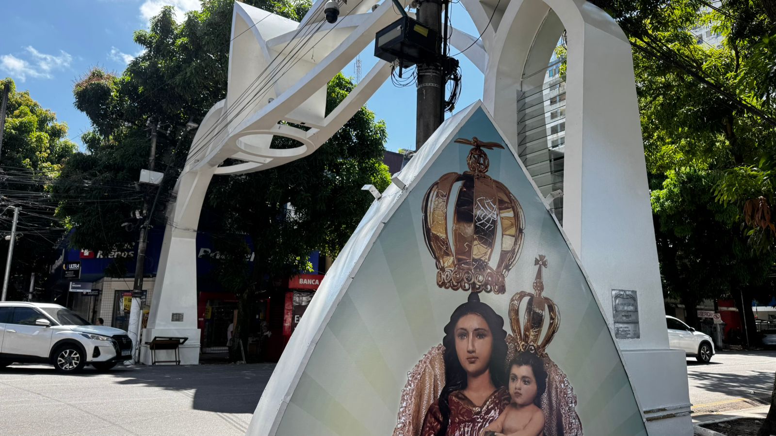 Arcos de Nazaré que ficam na Avenida Nazaré são recolocados, em Belém.