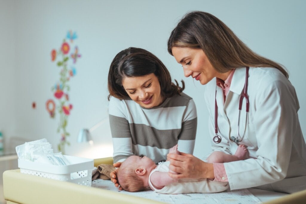 Mesmo com o BabyGenes, o teste do pezinho continua sendo essencial (Imagem: Dragana Gordic | Shutterstock)