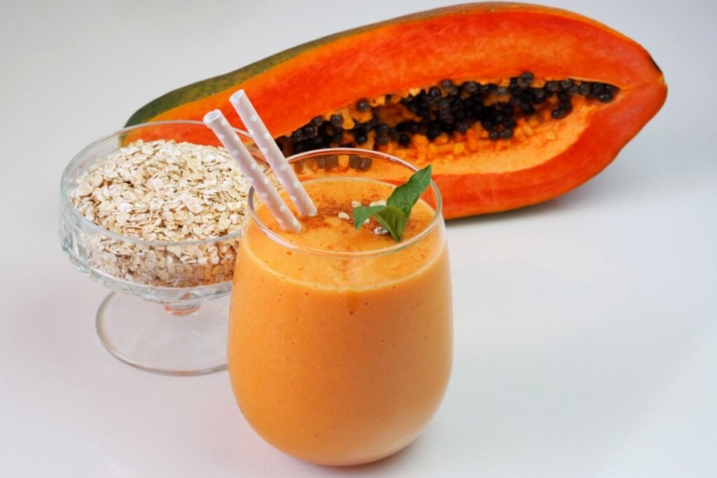 Vitamina de mamão com aveia (Imagem: Nick Alias | Shutterstock)