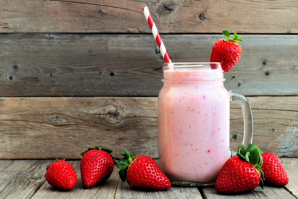Vitamina de morango e banana (Imagem: JeniFoto | Shutterstock)