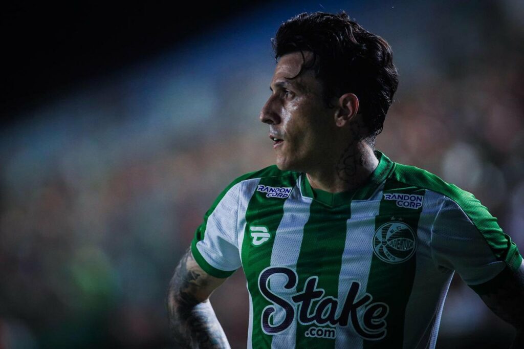 Imagem - Remo tenta atravessar acerto de Jean Carlos com Criciúma e mira reforço do meia