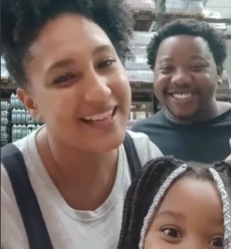 Imagem - Com orçamento apertado, família vive momento marcante no mercado e emociona a web