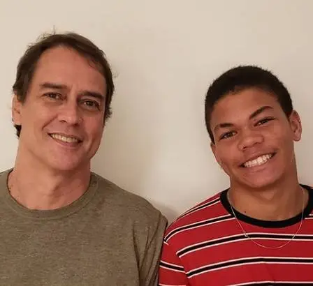 Imagem - Ator ex-Globo expõe preconceito sofrido por filho, portador de gene do HIV