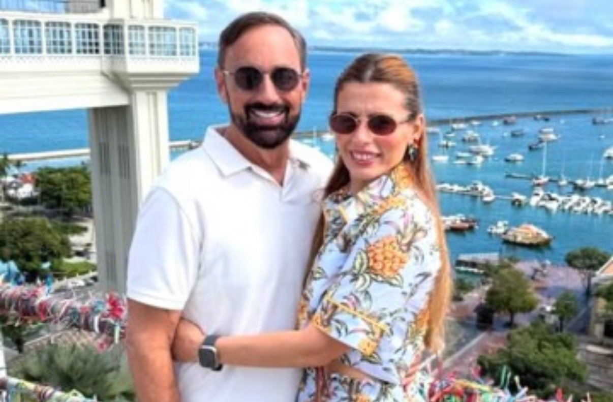 Na última semana, Débora e Jefferson Goldenberg festejaram mais um ano de casados em Salvador. Mas, como tudo o que é bom dura pouco, o casal  já retornou ao batente.

