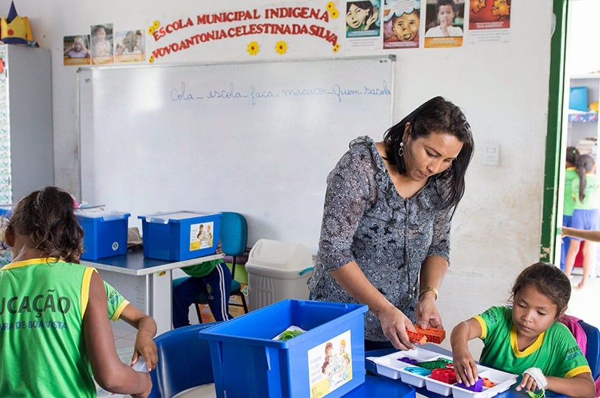 Projeto prevê concurso para professores de educação indígena e quilombola.