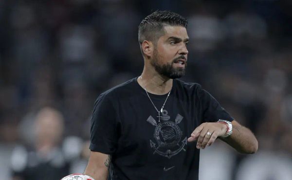 Remo tenta investida em técnico português ex-Corinthians; confira