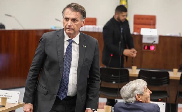 Bolsonaro nega plano de golpe, pede desculpa ao STF e critica urnas