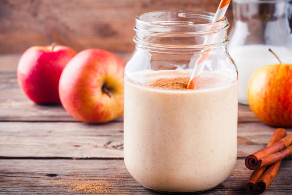 Vitamina de maçã com canela (Imagem: blx | Shutterstock)