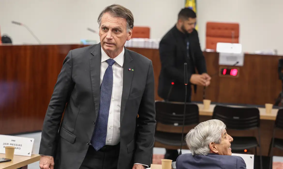 (Ex-presidente prestou depoimento ao ministro Moraes nesta terça-feira.)