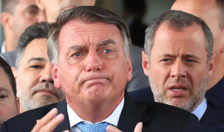 Imagem - 'Exagerei na retórica', diz Bolsonaro sobre ataque às urnas eletrônicas