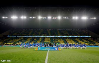 Vídeo: torcida do Brasil faz mosaico em homenagem ao aniversário de Carlo Ancelotti