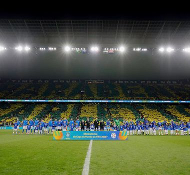 Imagem - Vídeo: torcida do Brasil faz mosaico em homenagem ao aniversário de Carlo Ancelotti