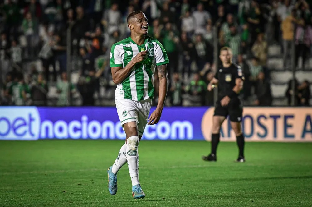 Imagem - Atacante é reprovado nos testes fiísicos e Paysandu desiste da contratação