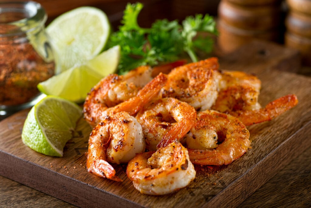 Camarão grelhado (Imagem: nadianb | Shutterstock)