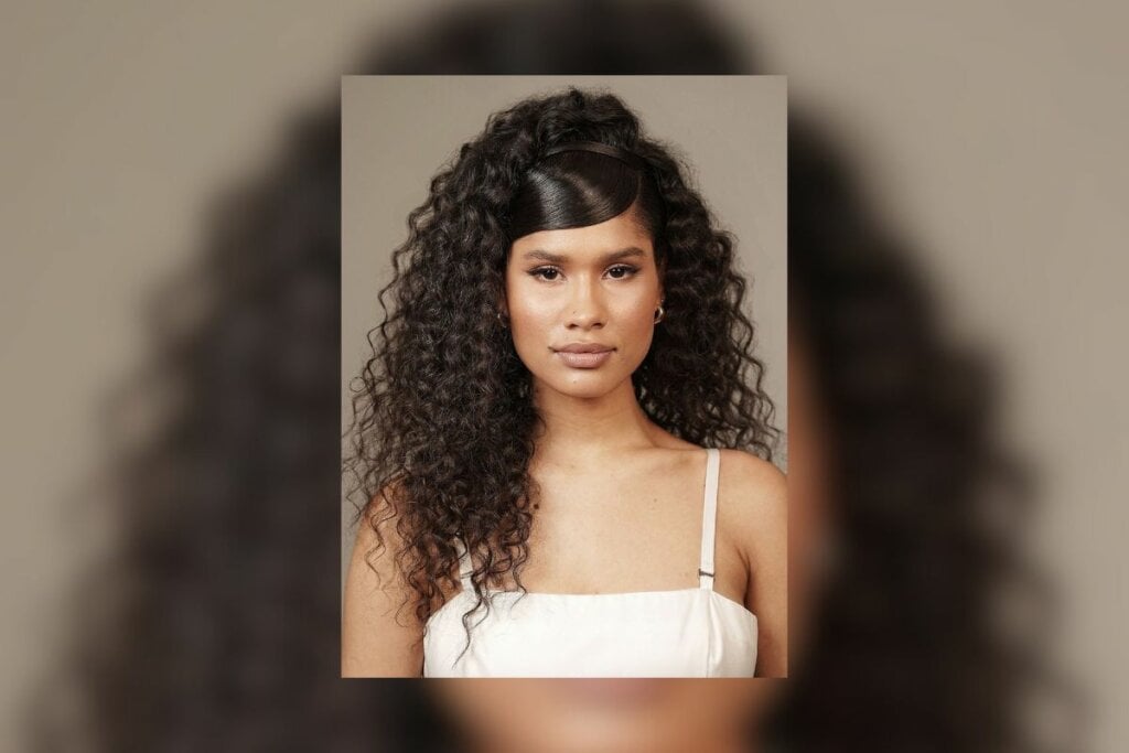 O penteado semipreso é uma alternativa segura e confortável para as noivas (Imagem: Reprodução do Instagram | @o.le.oni)
