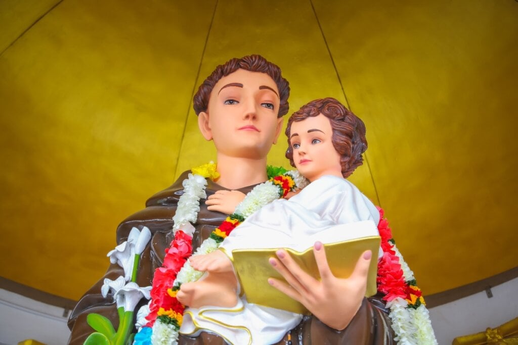Santo Antônio é conhecido como o &#8220;santo casamenteiro&#8221; (Imagem: Immaculate | Shutterstock)