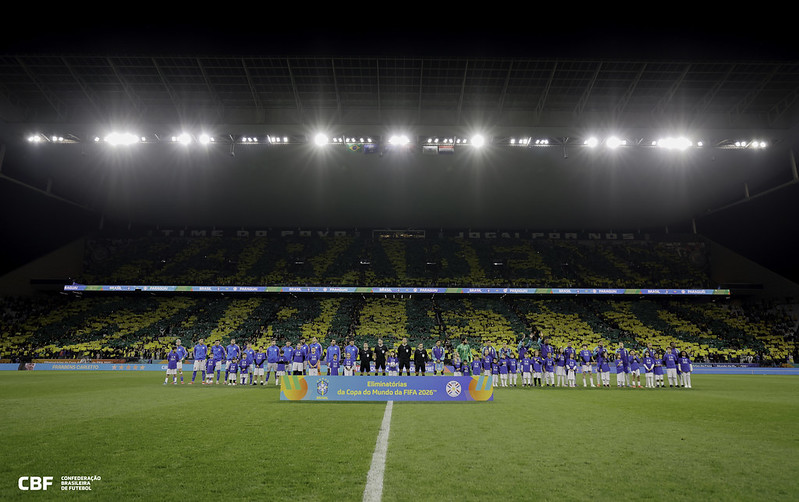 Imagem - Vídeo: torcida do Brasil faz mosaico em homenagem ao aniversário de Carlo Ancelotti