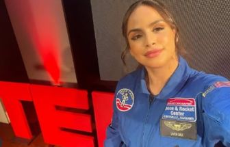 Falsa astronauta pagou R$ 6 mil por curso e tirou fotos com uniforme espacial