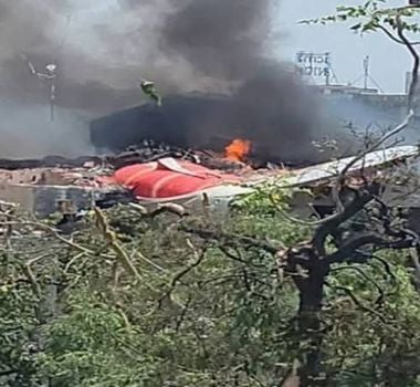 Imagem - Vídeo: avião com mais de 240 pessoas cai na Índia e deixa ‘muitos mortos’, diz ministro