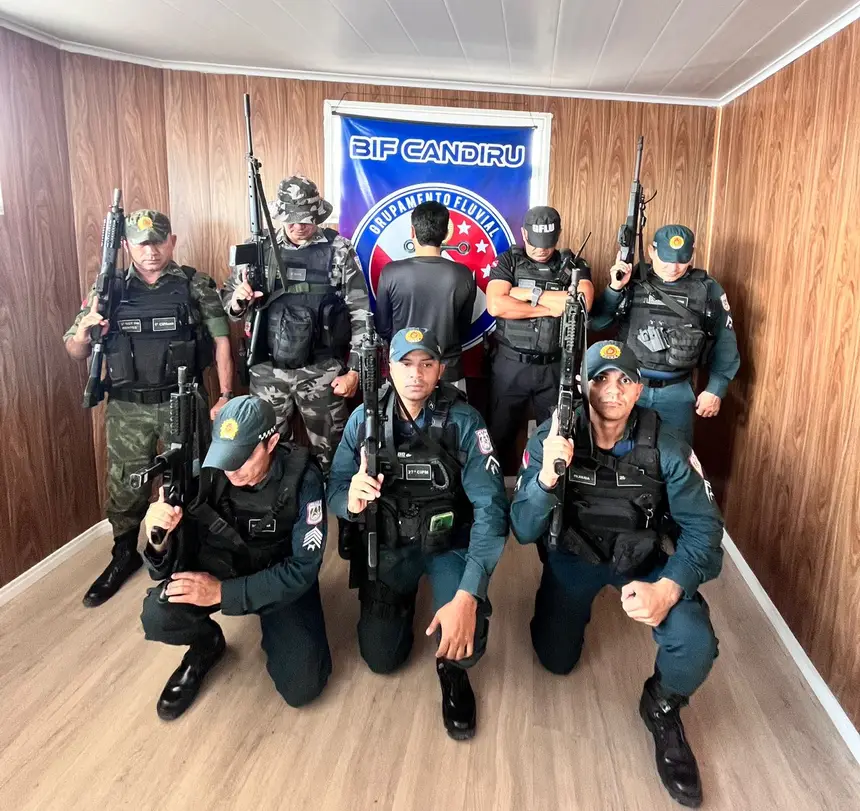 (A equipe da Polícia Civil de Santarém foi acionada e localizou seis tabletes de substância análoga a skunk, uma variedade mais potente de maconha.)