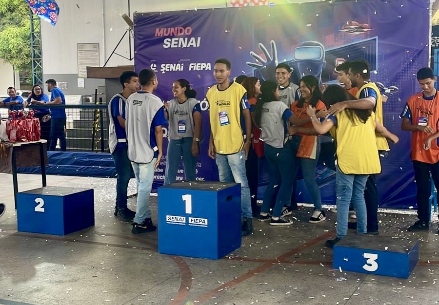 A equipe vencedora da competição foi a Equipe Amarela, formada por alunos de diferentes áreas técnicas.
