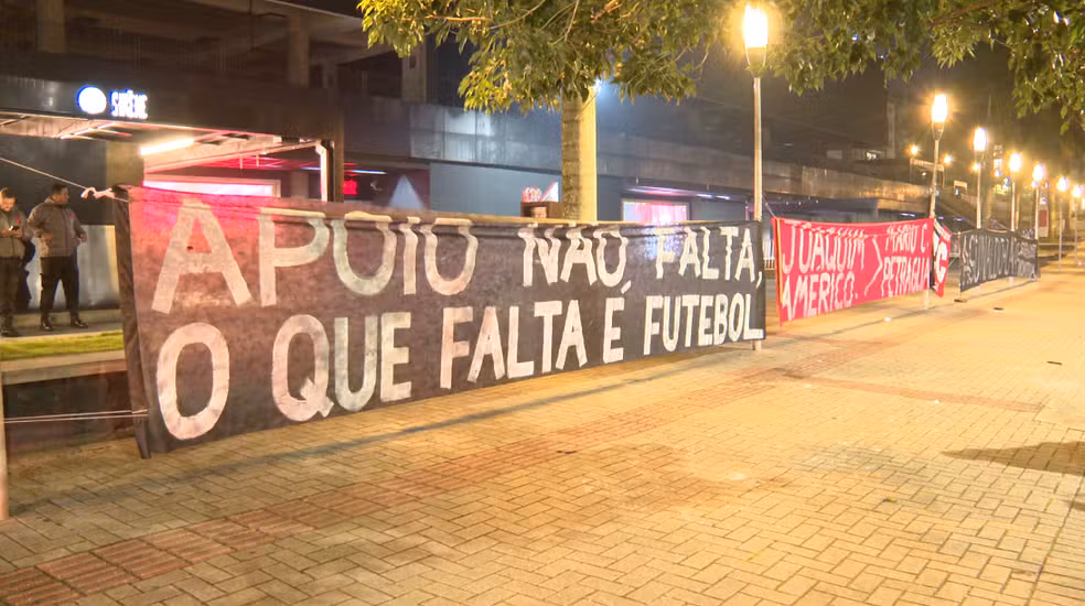 Imagem - 'Estrutura de milhões, elenco de centavos': torcida do próximo rival do Remo protesta