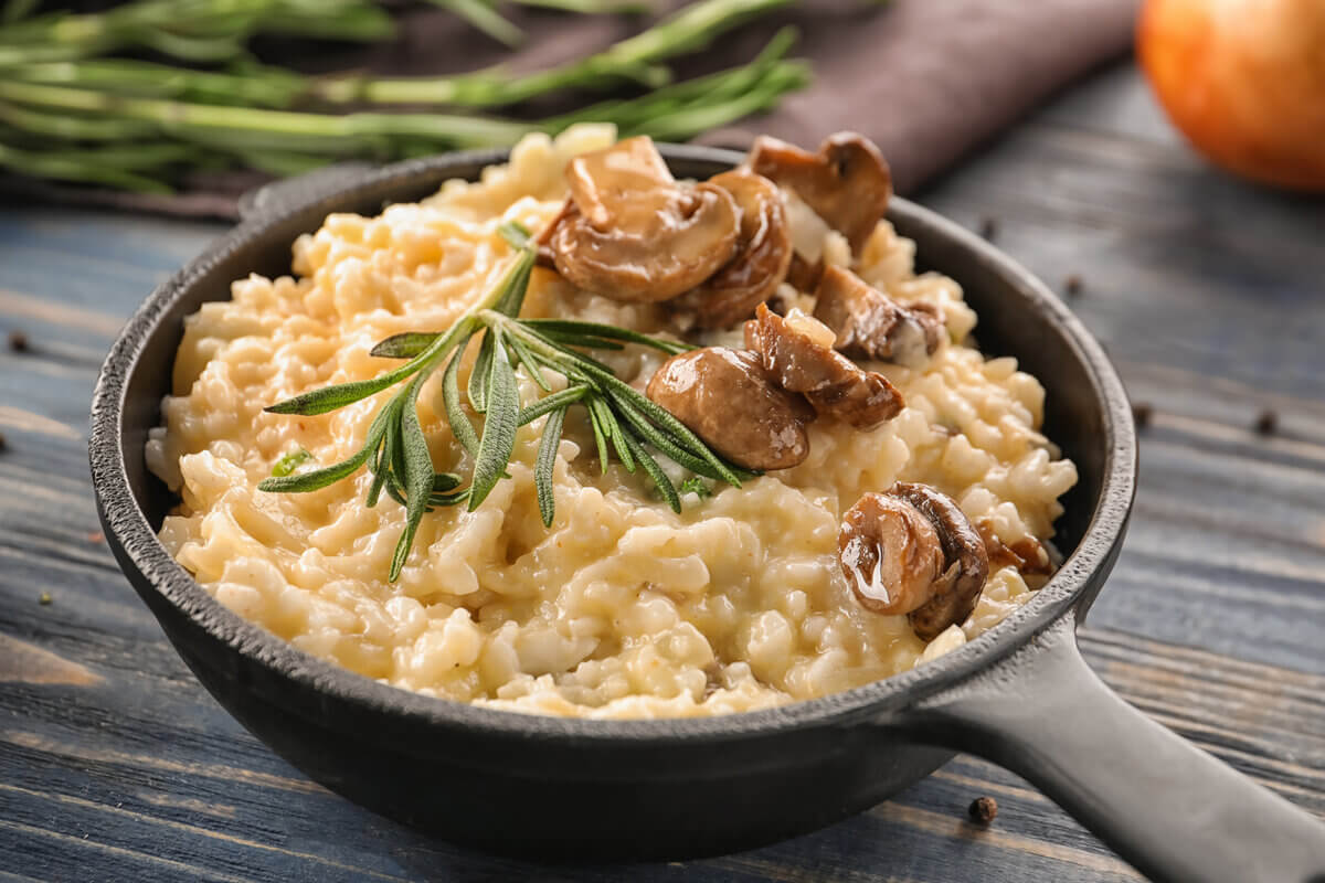 Risoto de cogumelo (Imagem: Africa Studio | Shutterstock)