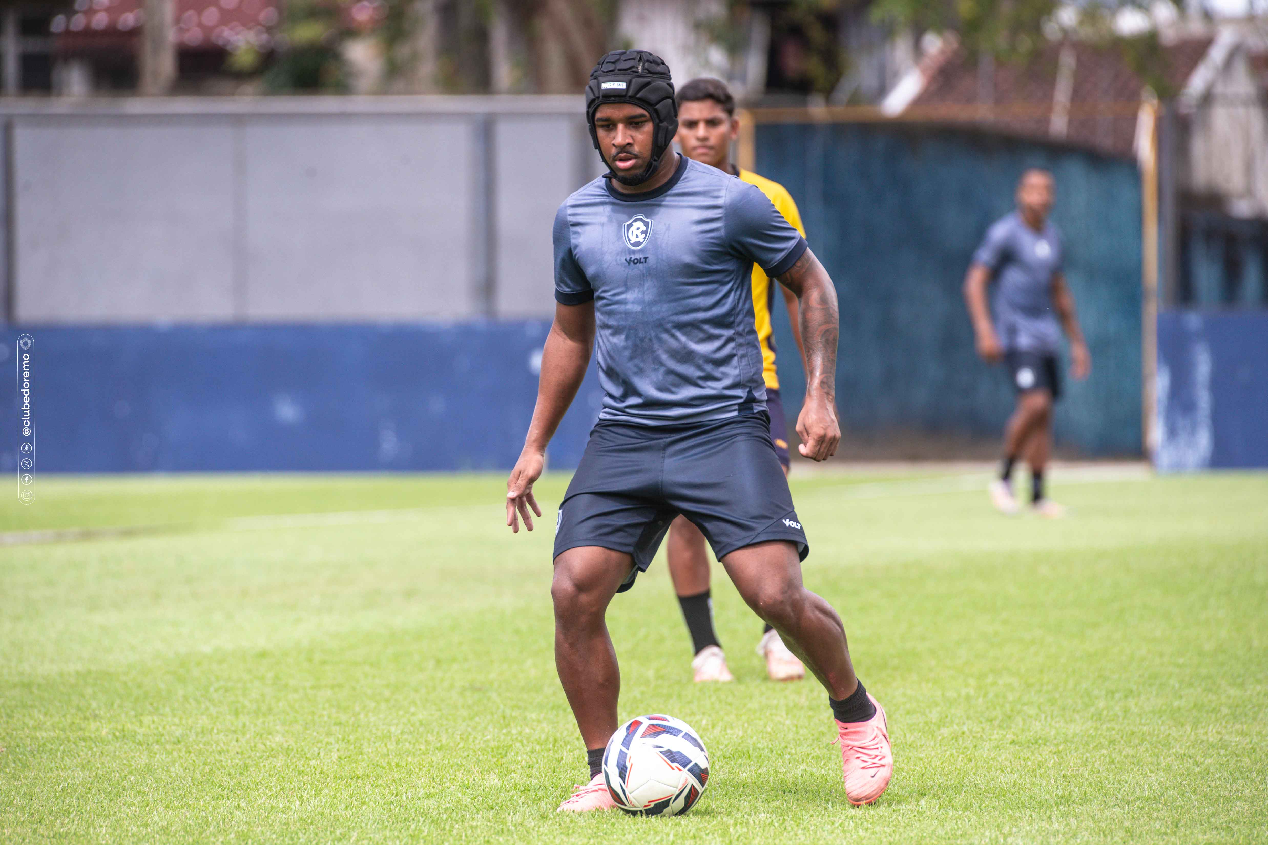 Jaderson já treina com os companheiros no Baenão