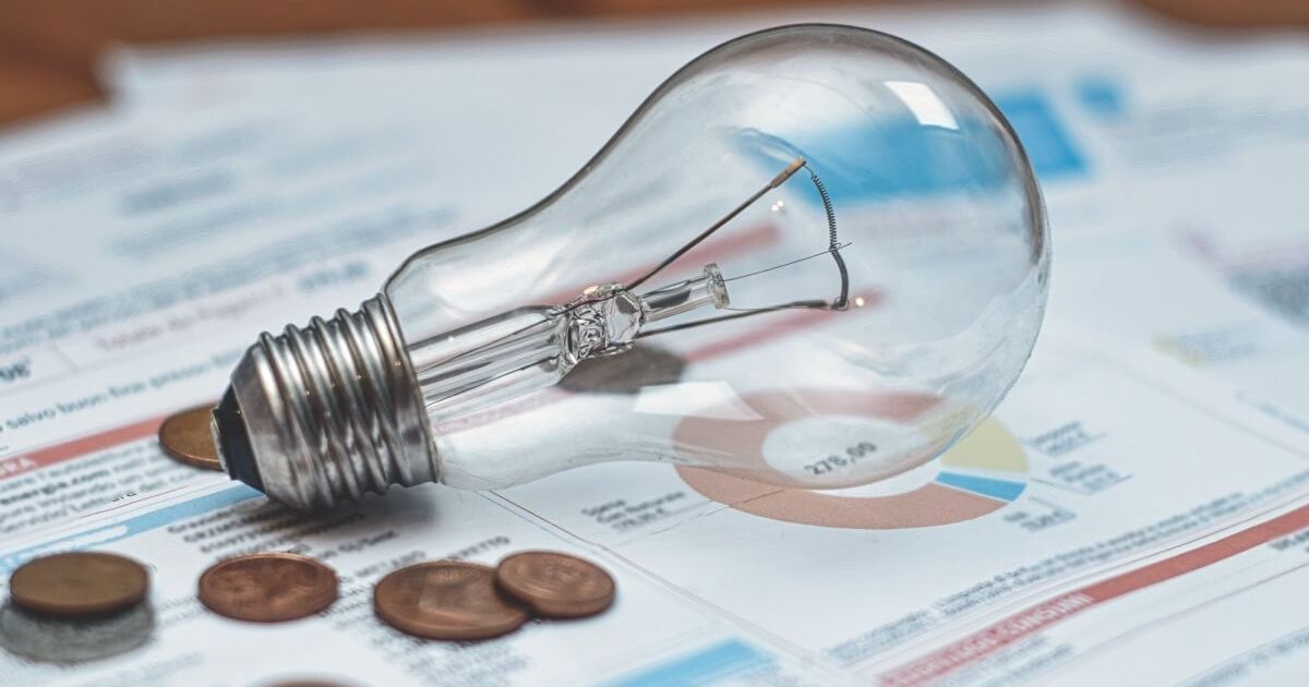 Atitudes simples ajudam a economizar energia elétrica no dia a dia.