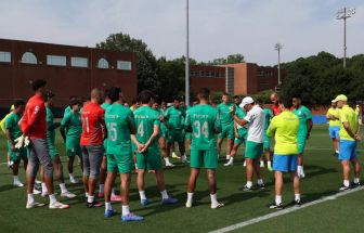 Abel ensaia estratégia ofensiva em treino do Palmeiras para estreia no Mundial de Clubes