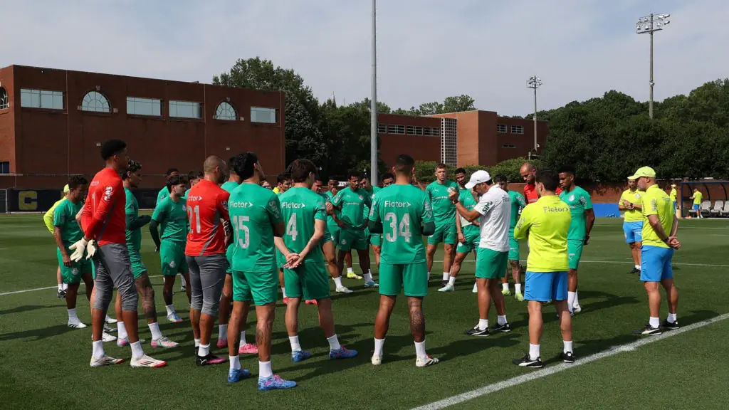 Imagem - Abel ensaia estratégia ofensiva em treino do Palmeiras para estreia no Mundial de Clubes