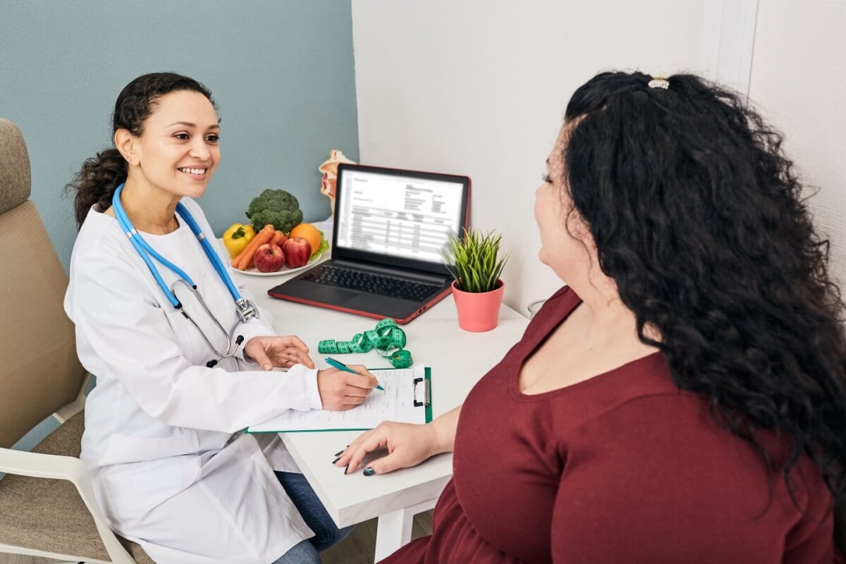 Mudanças na resolução do CFM amplia significativamente o acesso à cirurgia bariátrica (Imagem: Peakstock | Shutterstock)