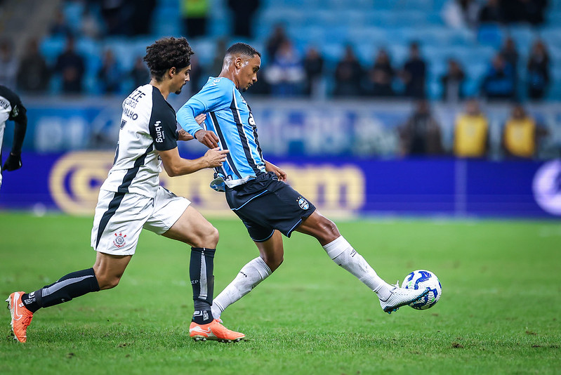 Imagem - Grêmio e Corinthians empatam em jogo movimentado e seguem colados no Brasileirão