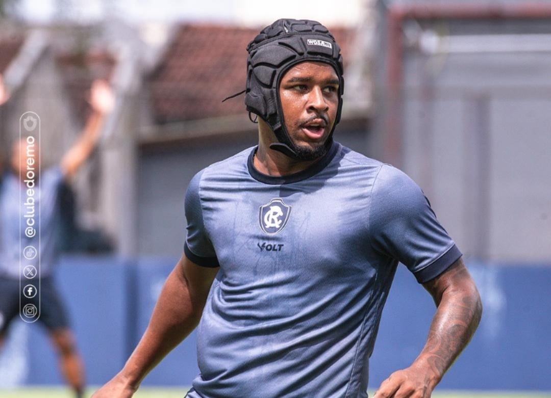 Jaderson utiliza uma proteção na cabeça -