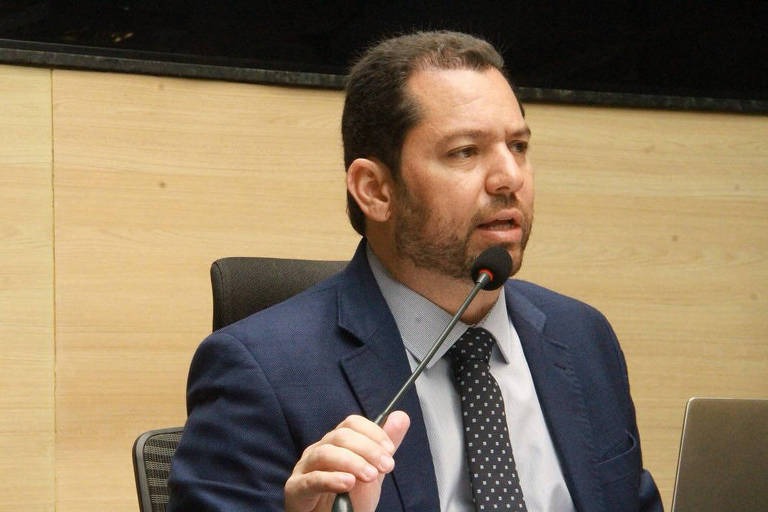 Vereador e presidente da Câmara Municipal de Recife–PE, condenado pela destruição de mais de 400 hectares de floresta nativa, no Pará.