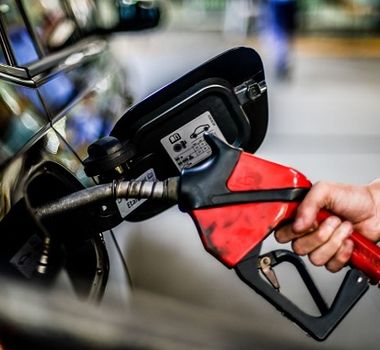 Imagem - ANP: Preço médio do litro da gasolina cai 0,5%, para R$ 6,22