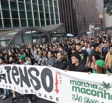 Imagem - Marcha da Maconha reúne milhares de pessoas na Avenida Paulista