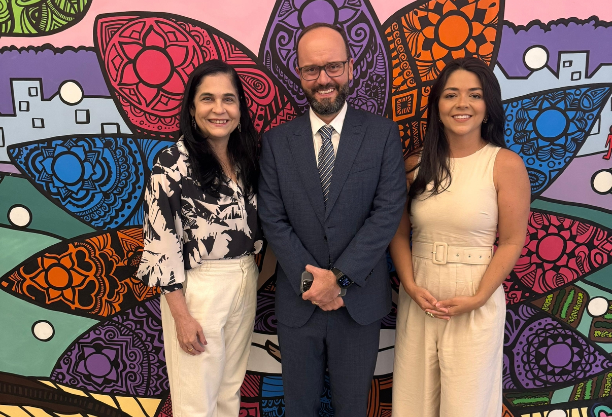 Pablo Stolze  ao lado da Ana Paula Cavalcante, presidente da Comissão de Direito Médico da OAB/PA, e Tereza Azevedo, presidente CRM/PA.

