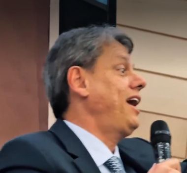 Imagem - Tarcísio posta vídeo com gesto a evangélicos
