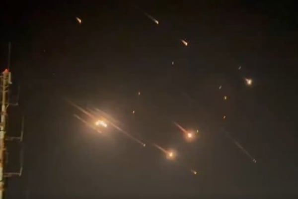 Conflito direto entre Israel e Irã entra no quarto dia com mortos, feridos e ameaças nucleares