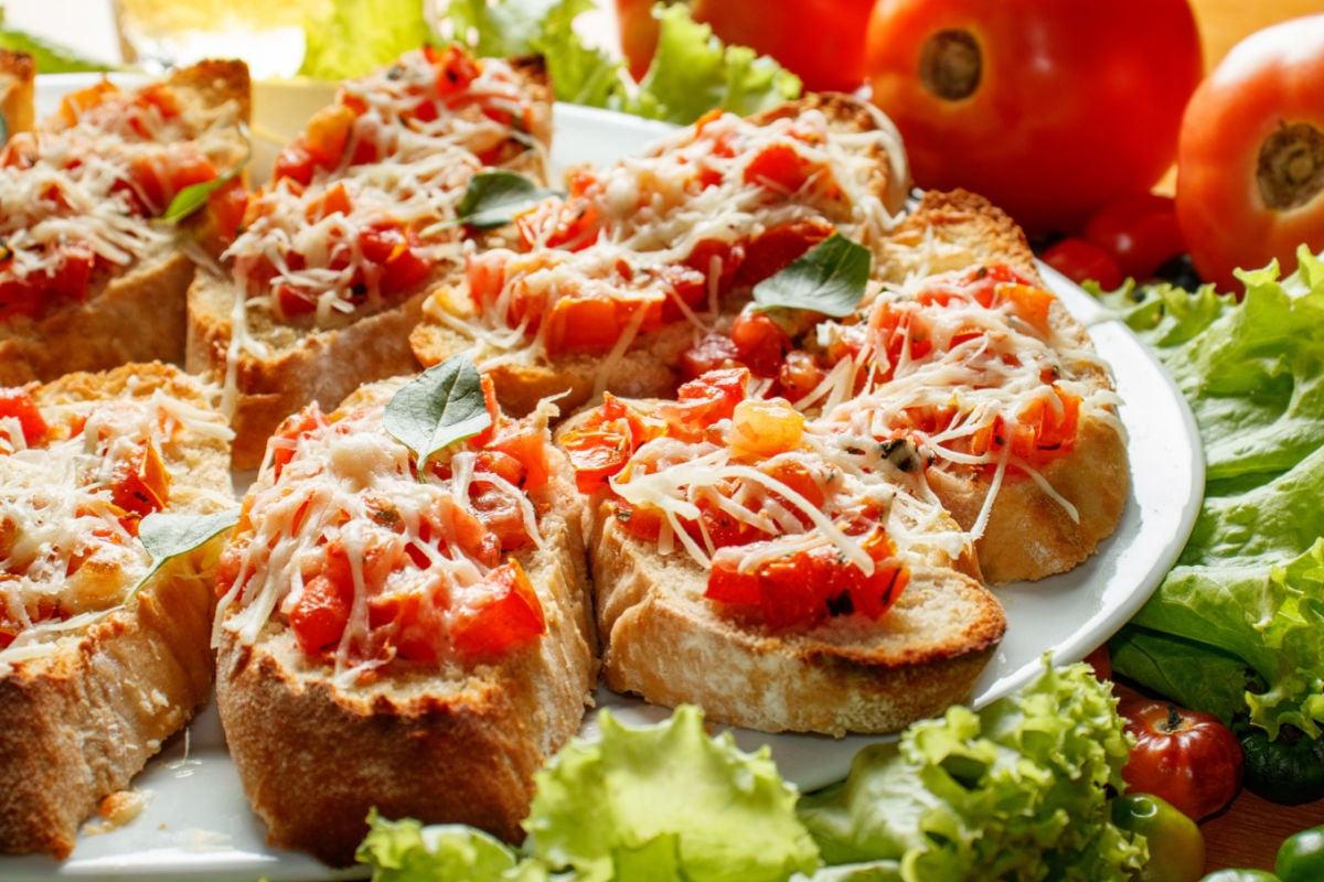 Imagem - 8 acompanhamentos deliciosos para sopas no inverno