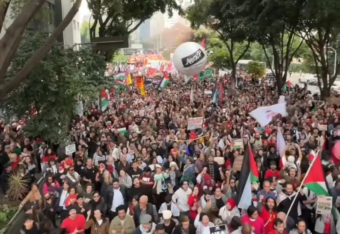 Imagem - Manifestantes fazem ato pró-Palestina no centro de São Paulo e criticam ataques de Israel