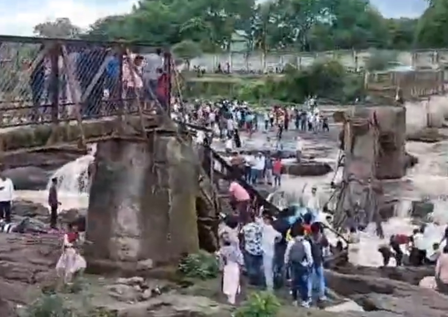 Imagem - Ponte desaba na Índia e deixa ao menos seis mortos e dezenas de feridos