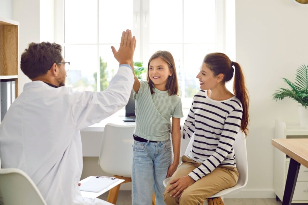 O diagnóstico de depressão infantil é feito com base no histórico do paciente (Imagem: Studio Romantic | Shutterstock)