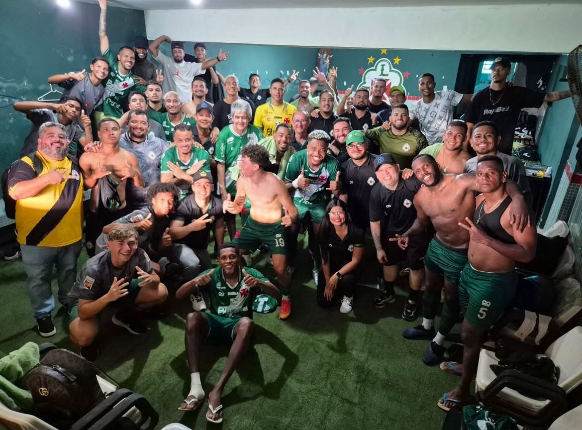 Elenco tunante comemora a vitória - 